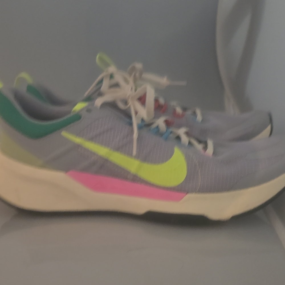 Nike Gray and Green Sneakers Dynamic Design